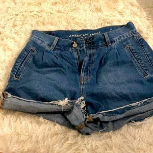 Size 6 American eagle shorts.
